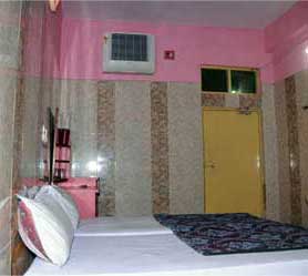 hotel-sriajantha-bedroom-ac