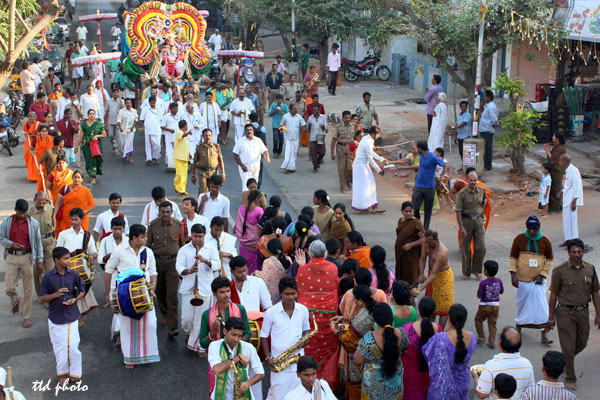 Adikara-Nandi-Vahanam-crowd