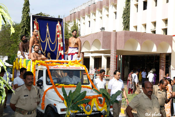 procession-Lakshmi-kasuka-Haram