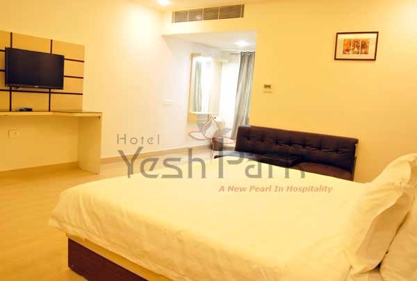 hotel-yesh-park-bed-room