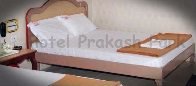 hotel-prakash-park-Bed