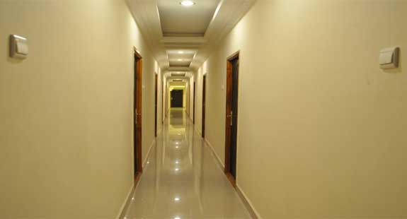 hotel-jayasyam-inn-corridor