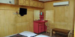 hotel-sriajantha-bedroom